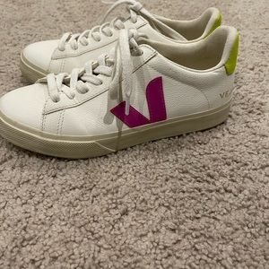 Size 7 Veja sneakers - like new